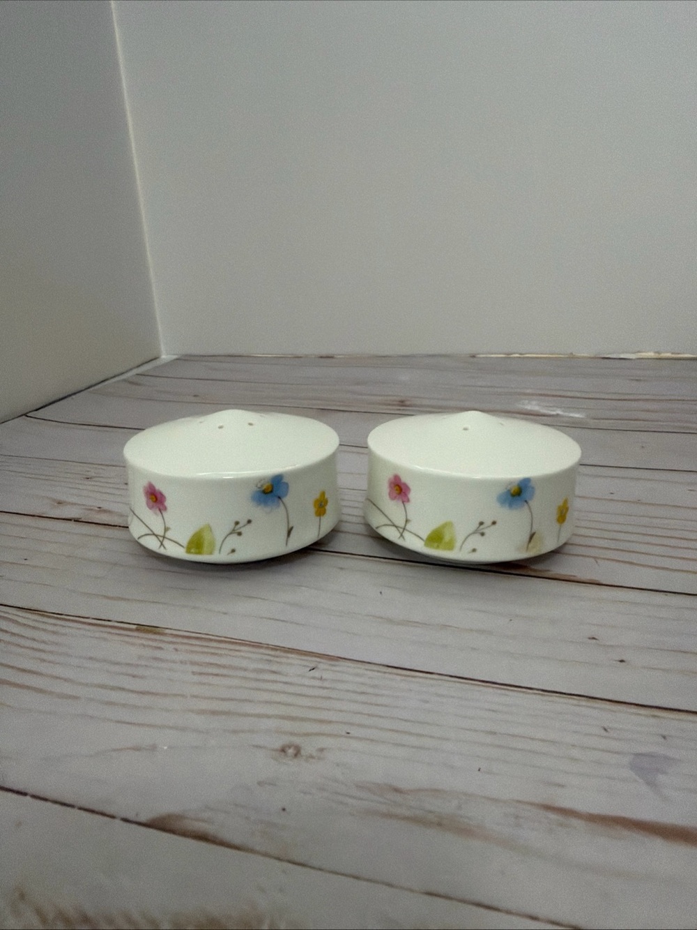 Vintage Mikasa Just Flowers Salt & Pepper Shakers Japan #A4182 - 1974-1996